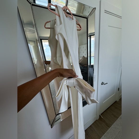 Monot cut out gown with bow - Picture 12 of 12